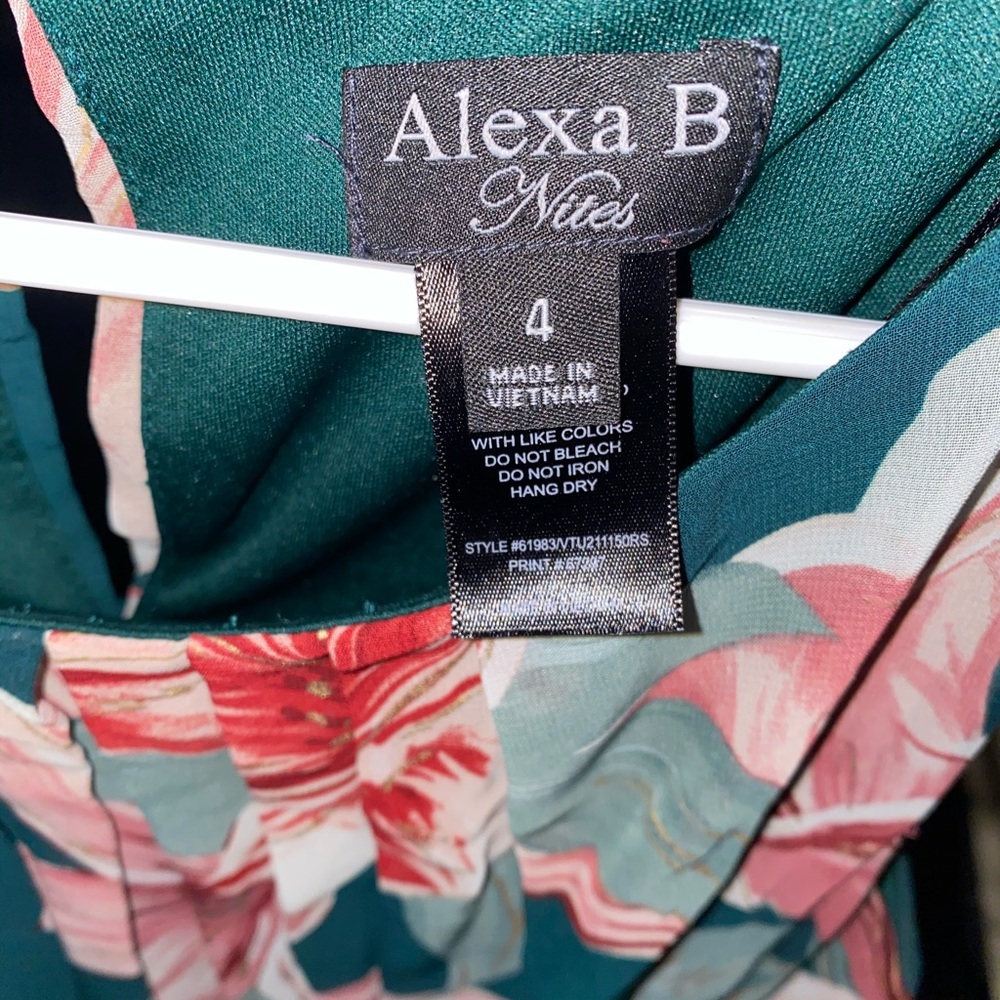 Alexa B nites, 4, long dress, dark green, never used